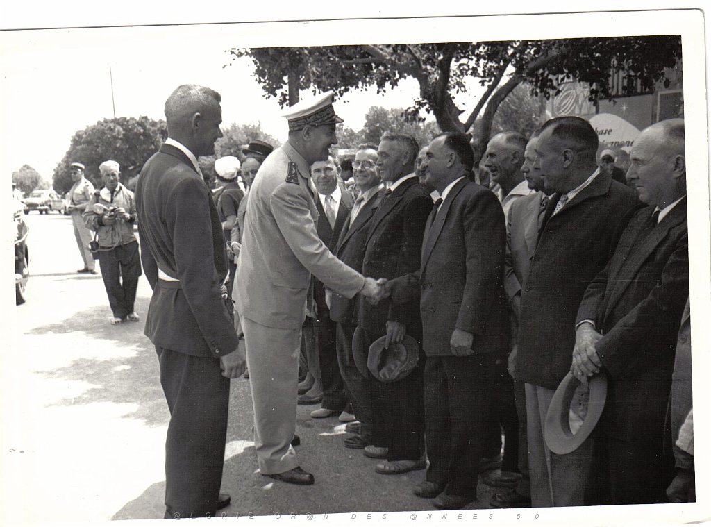 BOU SFER 06 JUILLET 1958 POSE DE LA PREMIERE PIERRE DU MONUMENT AUX MORTS 005.jpg